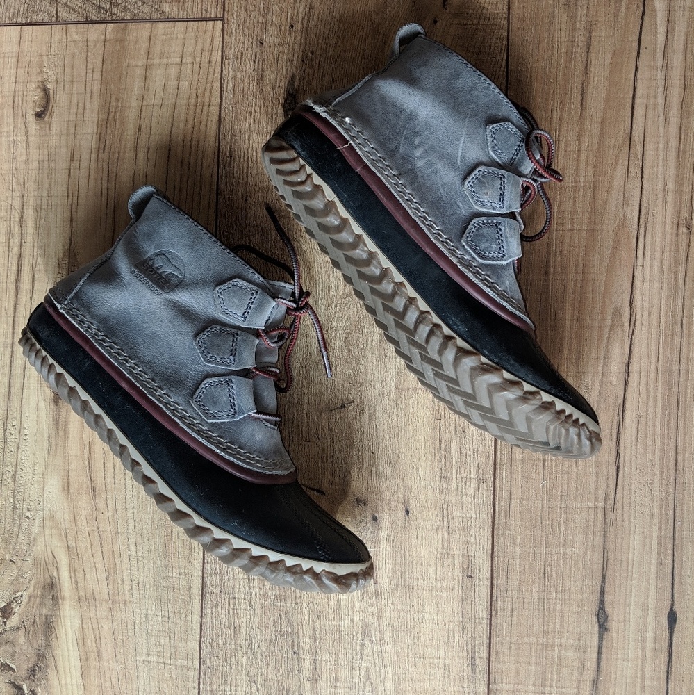 SOREL "OUT N ABOUT" ankle leather booties